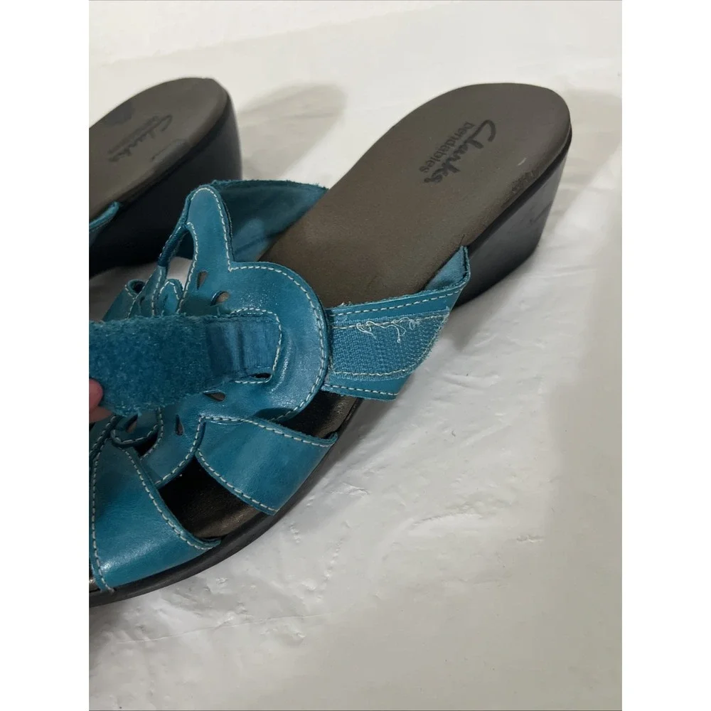 CLARKS Artisan Leather Floral 2.25 Wedge Teal Sandals Sz 11 Adjustable Comfort